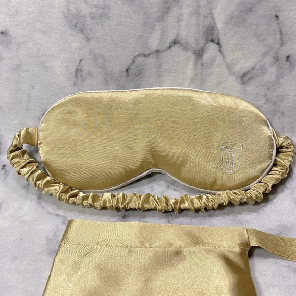 Burberry Padded Eye Sleep Travel Mask in Satin Cream,Logo Knitted, Pouch Set-NEW - Picture 4 of 11